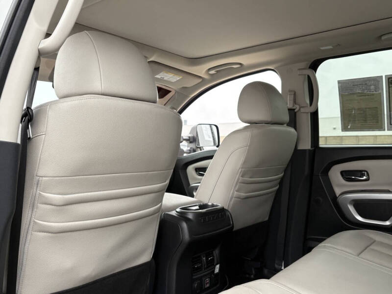 2020 Nissan Titan SL