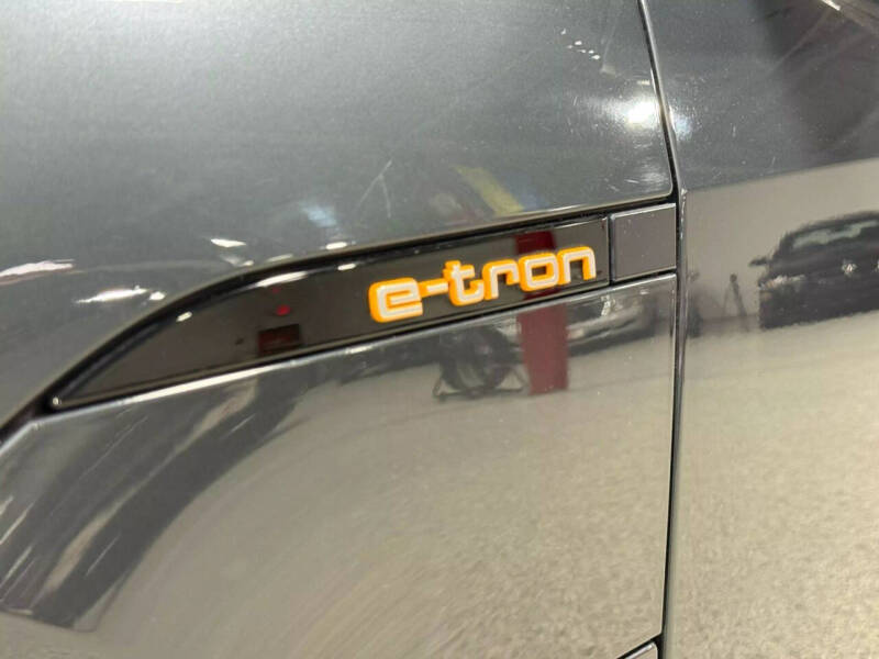 2019 Audi e-tron quattro Premium Plus