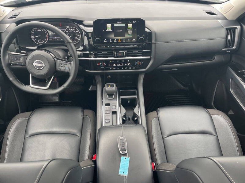 2023 Nissan Pathfinder SL