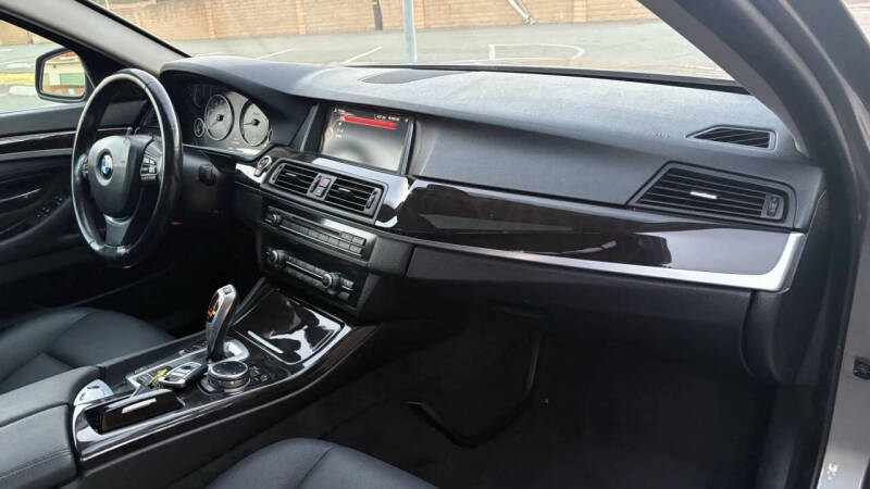 2015 BMW 5 Series 528i