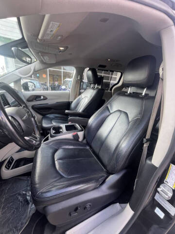 2017 Chrysler Pacifica Touring-L Plus