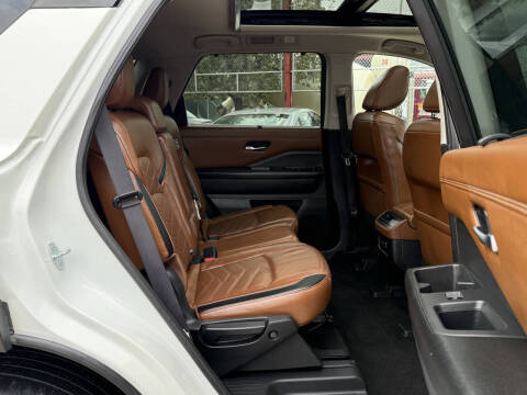 2023 Nissan Pathfinder Platinum
