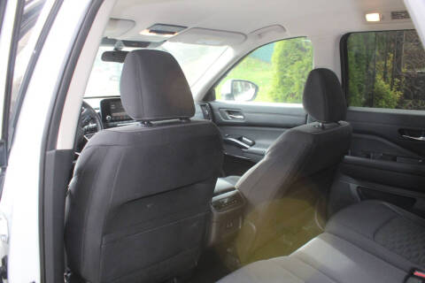 2022 Nissan Pathfinder SV