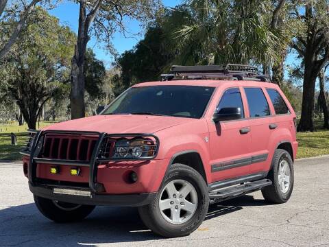 2006 Jeep Grand Cherokee for sale at ROADHOUSE AUTO SALES INC. in Tampa FL