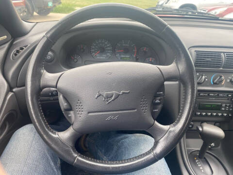 2004 Ford Mustang Deluxe