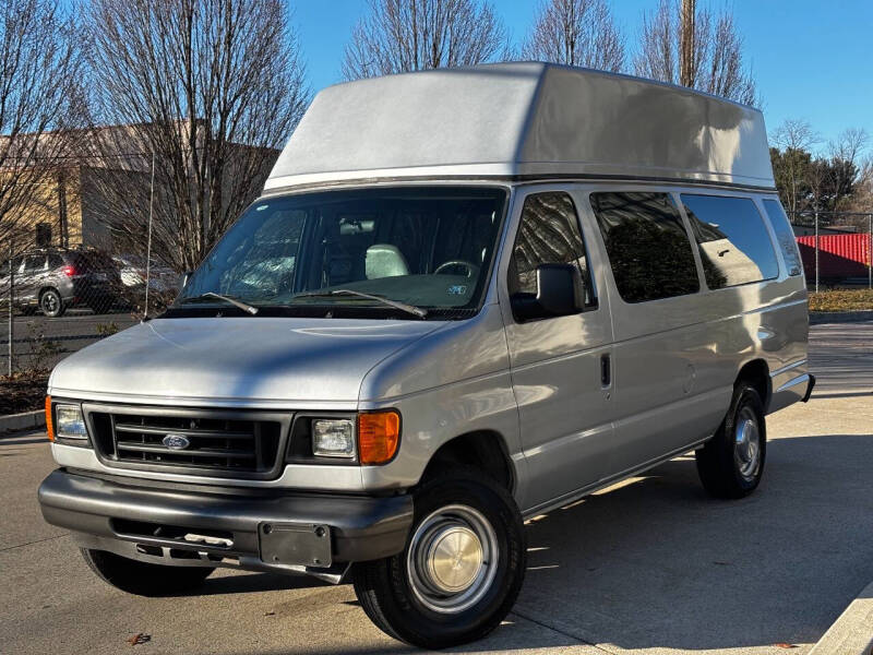 Ford Econoline Wagon's photo