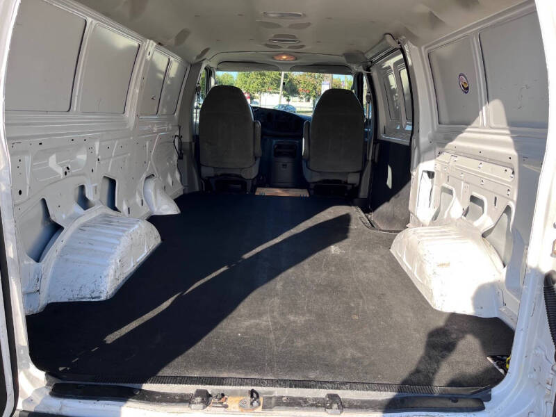 2004 Ford E-Series E-350 SD