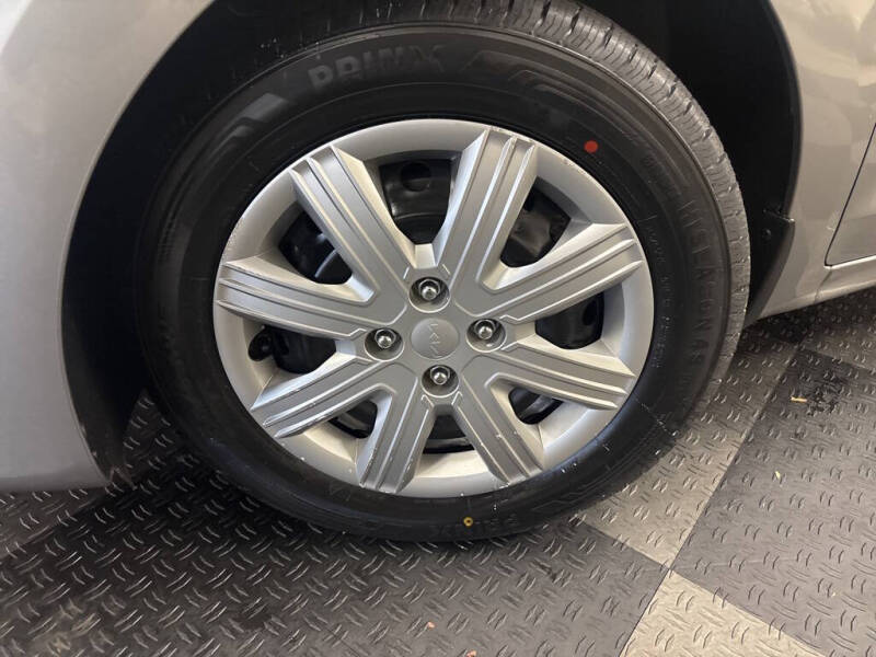 2023 Kia Rio 5-Door S