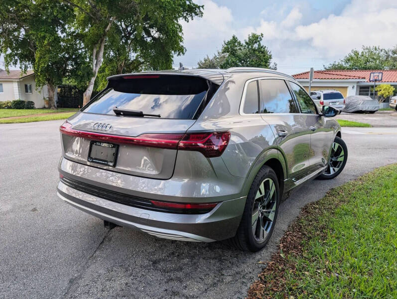 2021 Audi e-tron quattro Premium