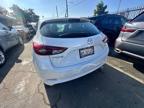 2018 Mazda MAZDA3 Sport