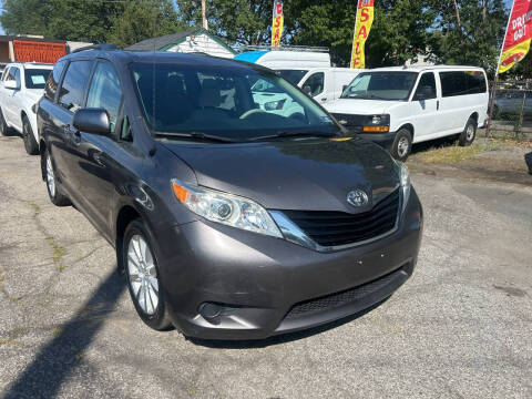 2012 Toyota Sienna LE 7-Passenger