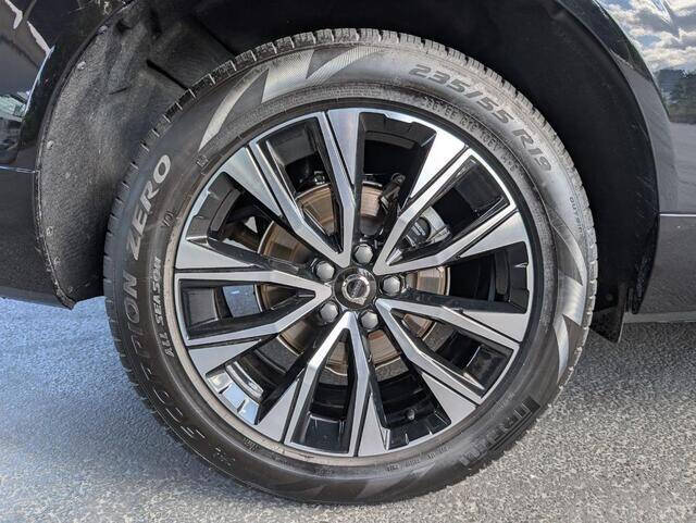 2025 Volvo XC60 B5 Plus Dark Theme