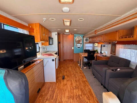 2004 Freightliner XC Chassis