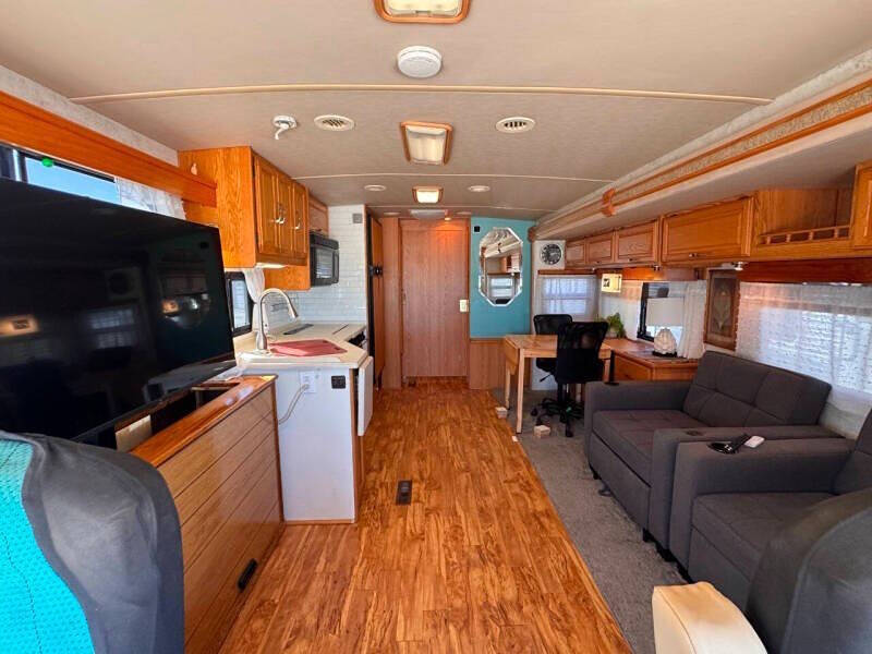 2004 Freightliner XC Chassis
