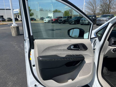 2024 Chrysler Pacifica Touring L