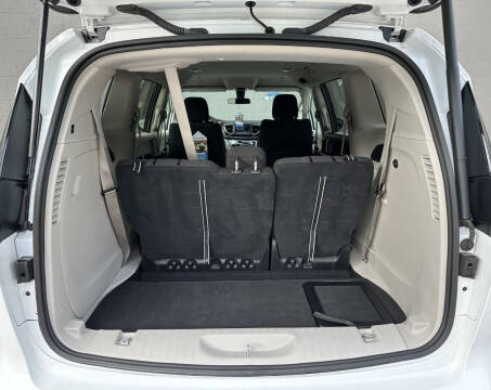 2022 Chrysler Voyager LX