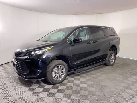 2023 Toyota Sienna LE 8-Passenger