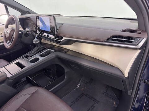 2024 Toyota Sienna Platinum 7-Passenger