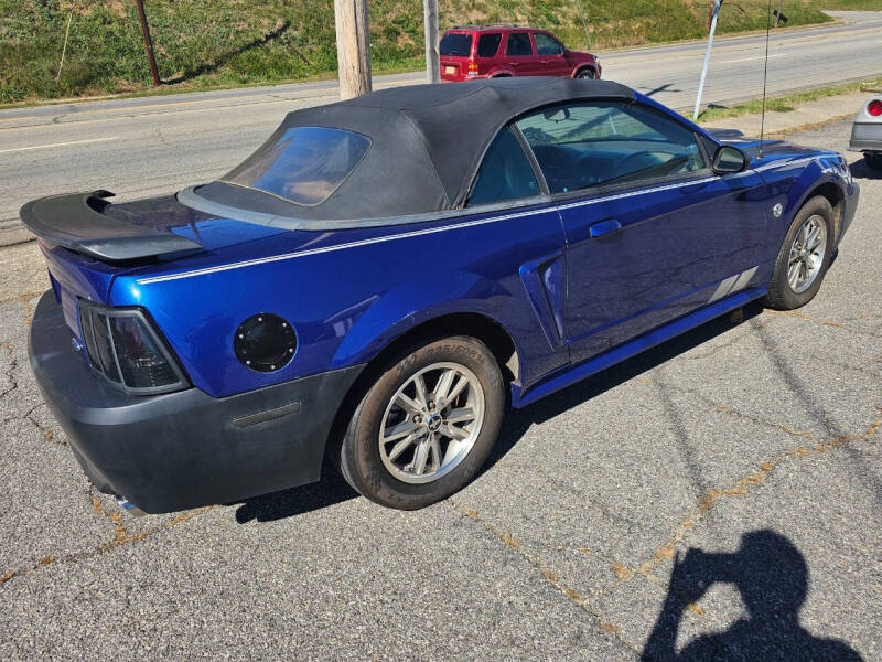 2003 Ford Mustang Deluxe