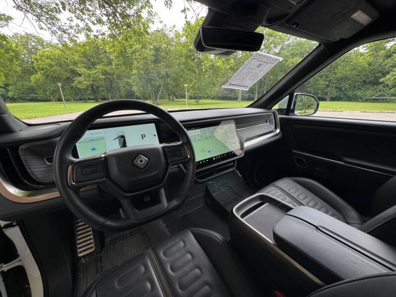 2023 Rivian R1S Adventure