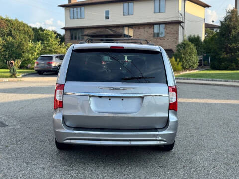 2015 Chrysler Town and Country Touring-L