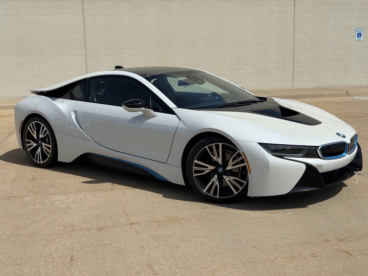 Off white 2015 BMW i8 Base AWD 2dr Coupe 2