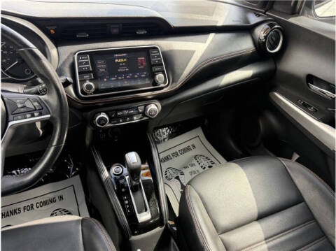 2020 Nissan Kicks SR