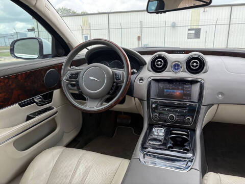 2012 Jaguar XJ