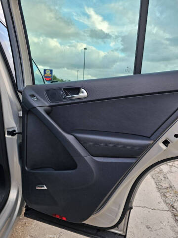 2011 Volkswagen Tiguan SEL 4Motion