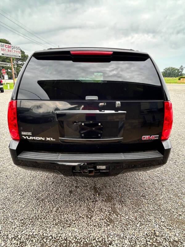 2011 GMC Yukon XL SLT photo 4