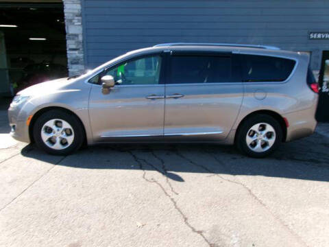 2017 Chrysler Pacifica Touring-L Plus