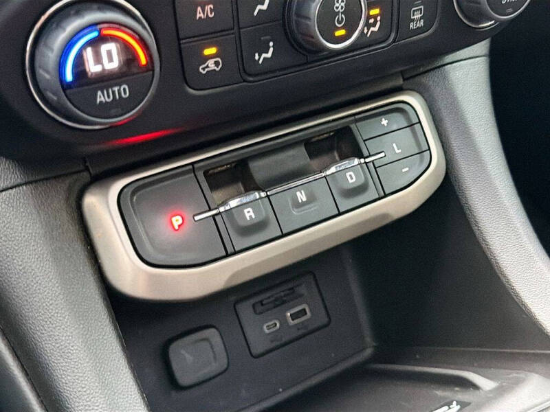 2022 GMC Acadia Denali