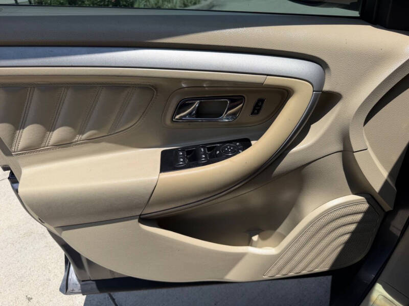 2015 Ford Taurus SE