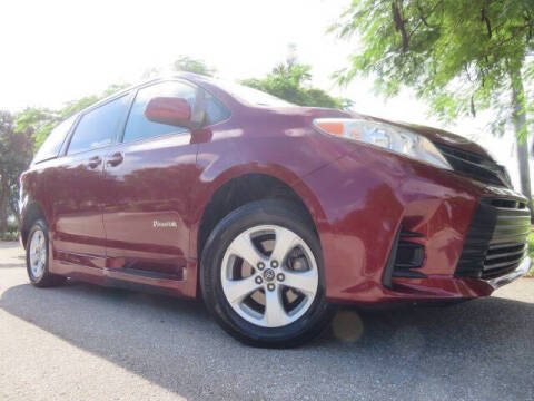 2020 Toyota Sienna LE Mobility 7-Passenger