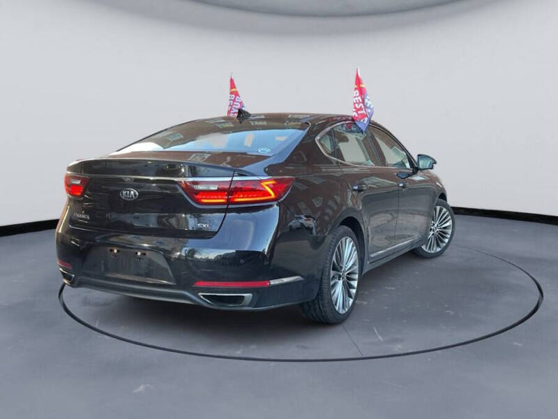 2017 Kia Cadenza Premium