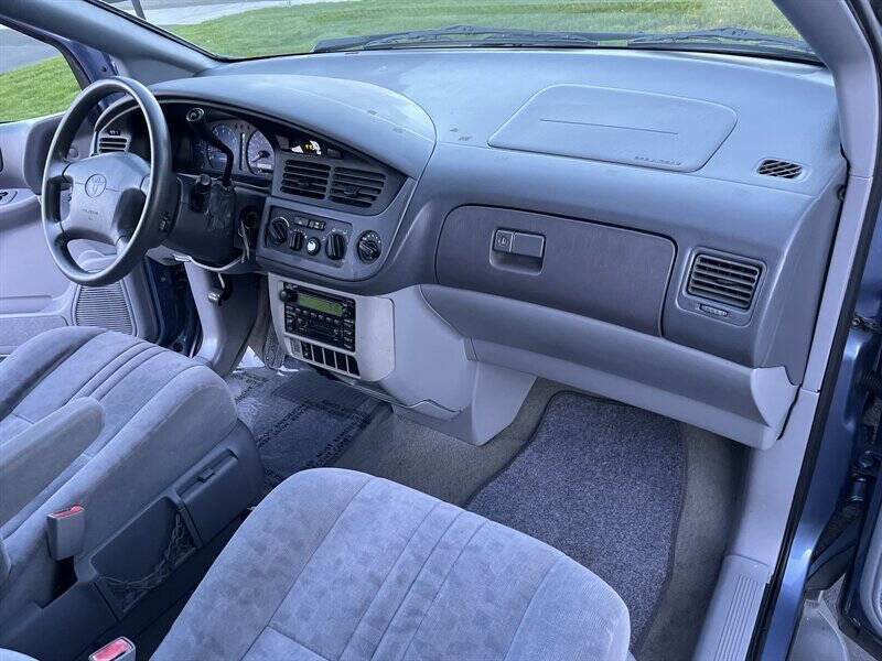 2002 Toyota Sienna LE