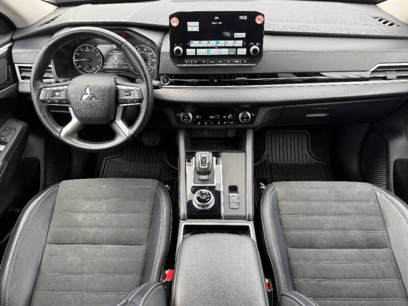 2024 Mitsubishi Outlander SE