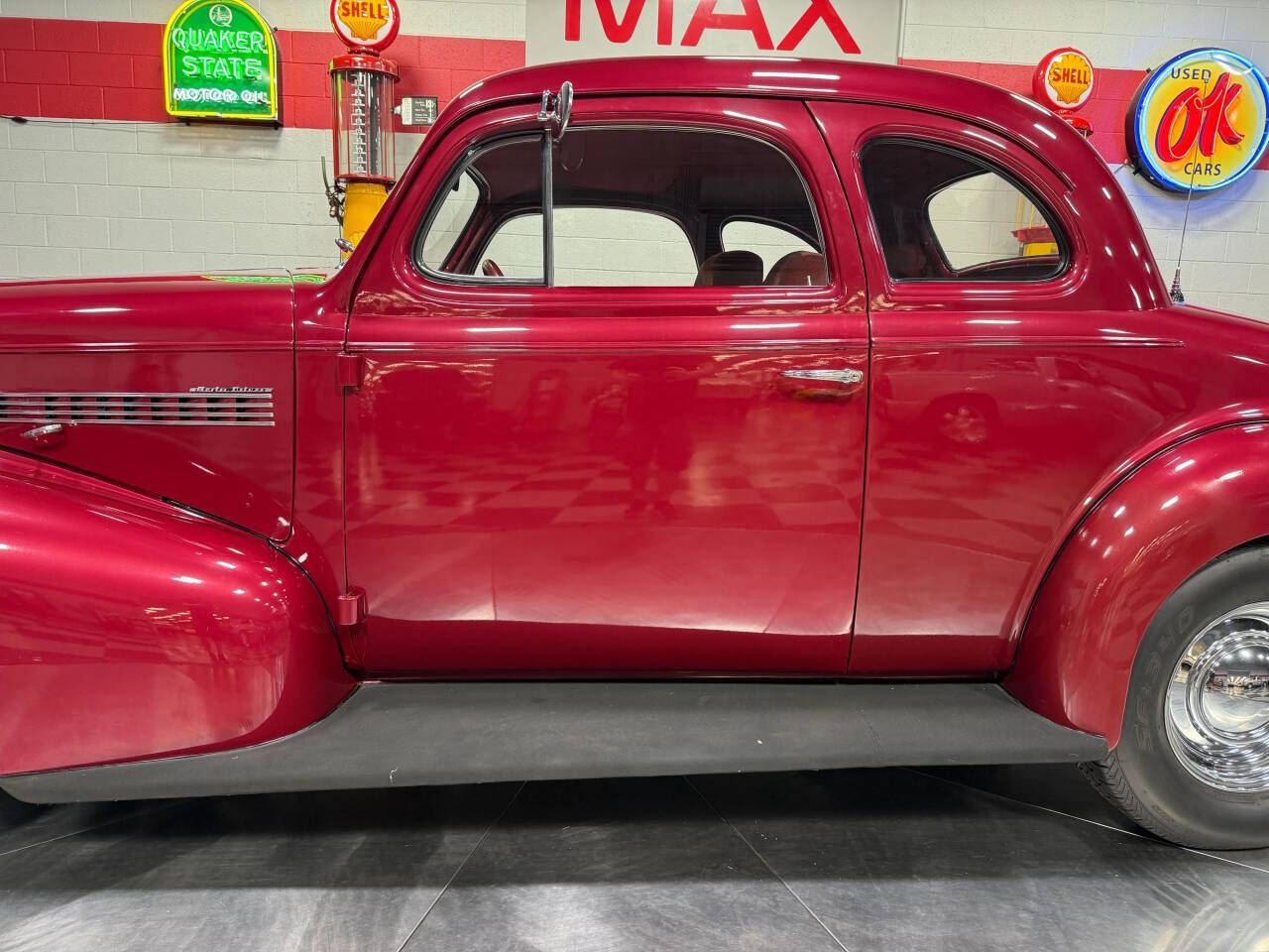 1939 Chevrolet Coupe 44