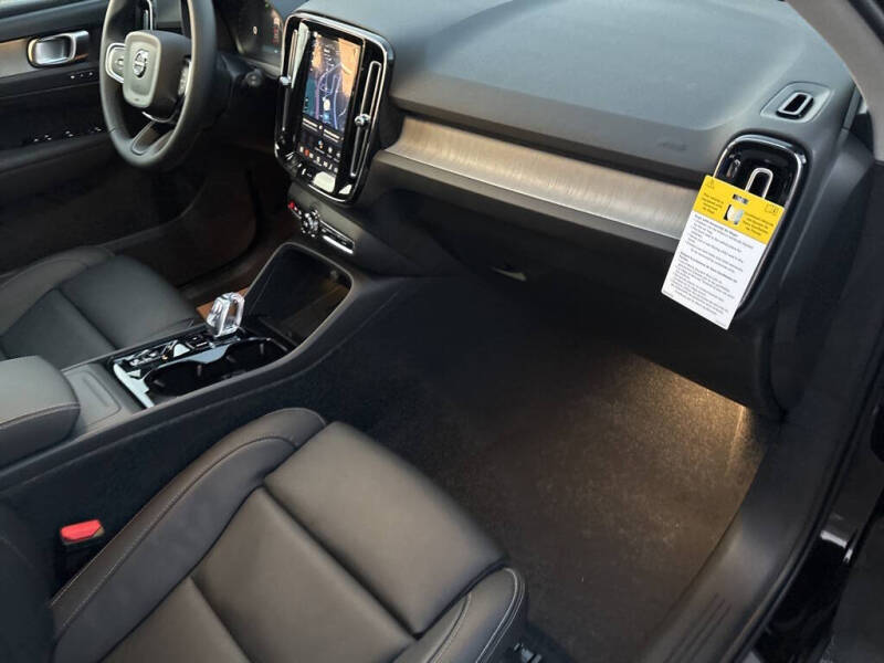 2026 Volvo XC40 B5 Plus