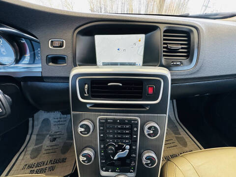 2015 Volvo V60 Cross Country T5