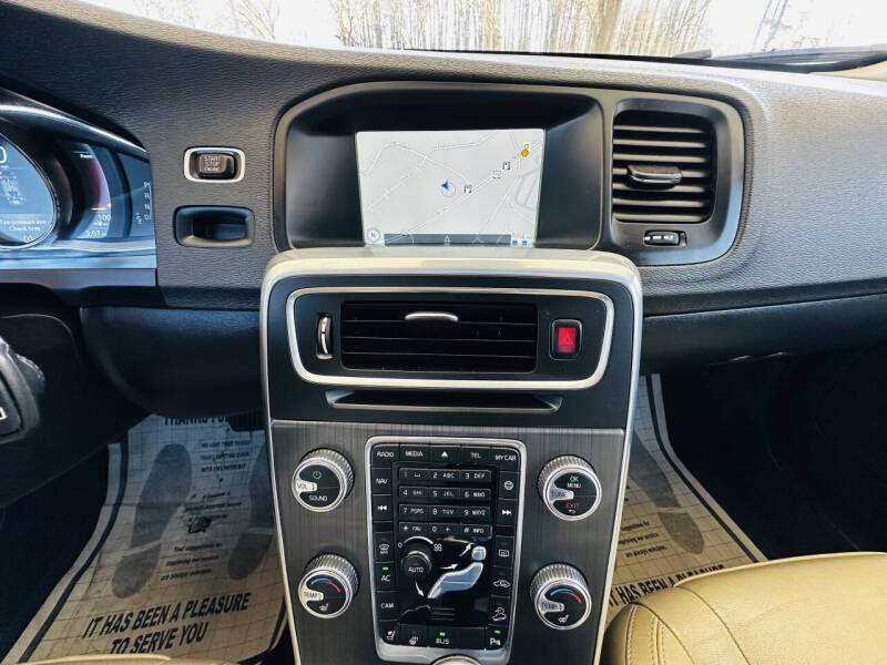 2015 Volvo V60 Cross Country T5