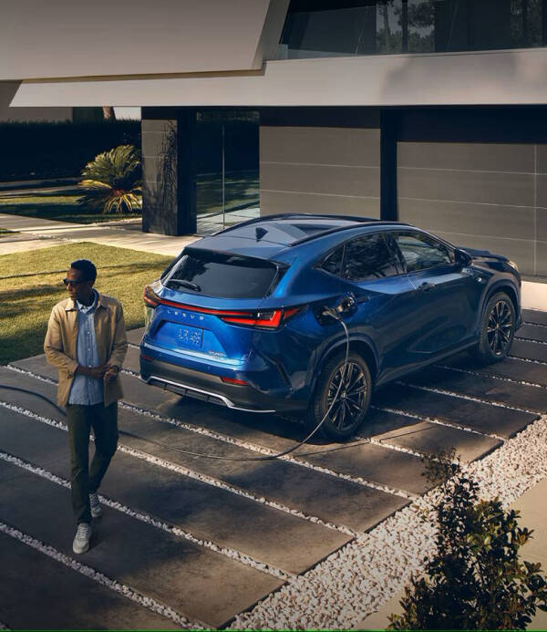 2025 Lexus NX 450h+