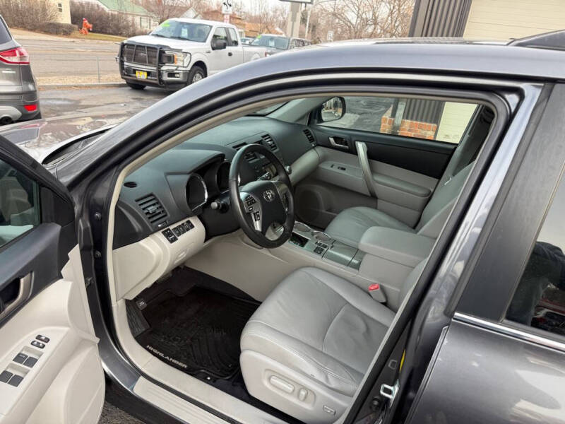 2011 Toyota Highlander SE