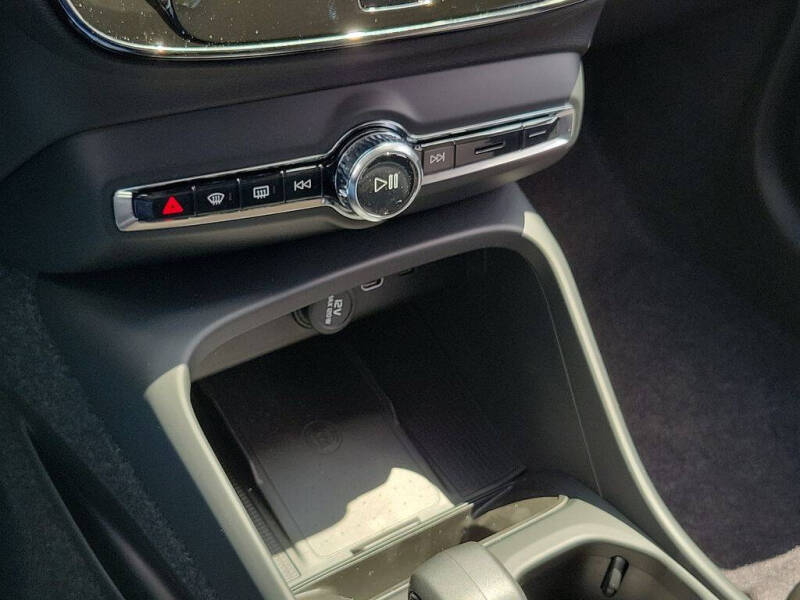 2026 Volvo XC40 B4 Core