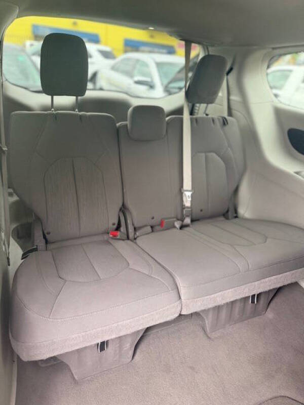 2021 Chrysler Voyager LX