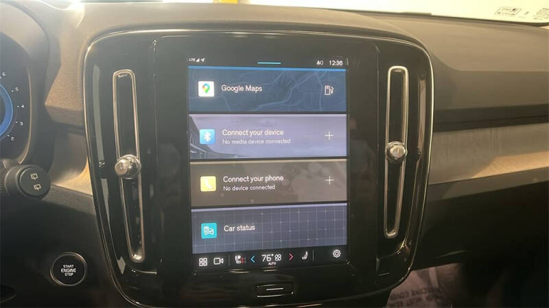 2023 Volvo XC40 B5 Plus Dark Theme