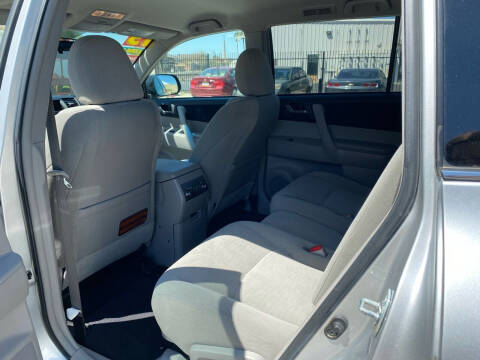 2013 Toyota Highlander SE