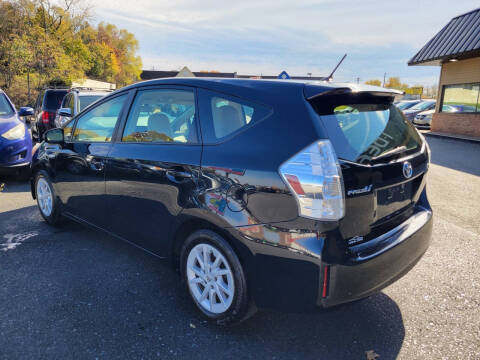 2013 Toyota Prius v Two