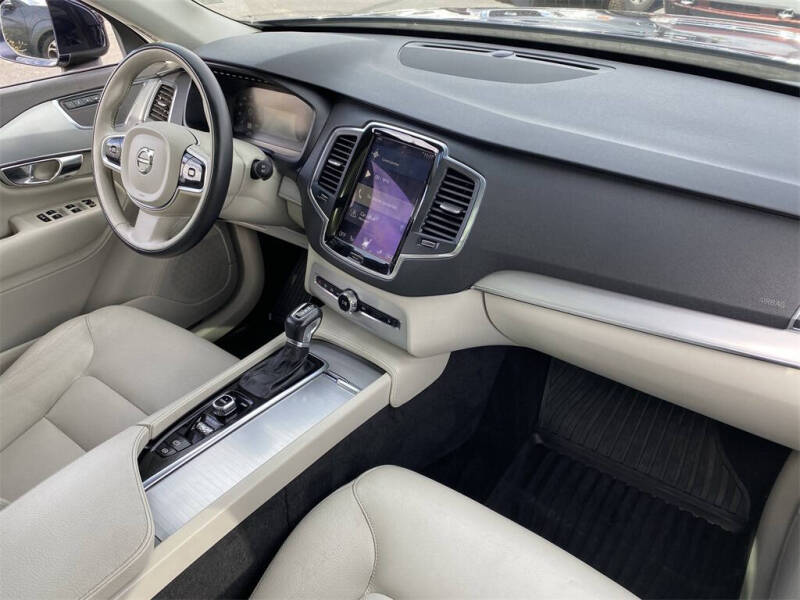 2016 Volvo XC90 T5 Momentum