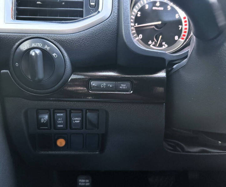 2017 Nissan Titan SV